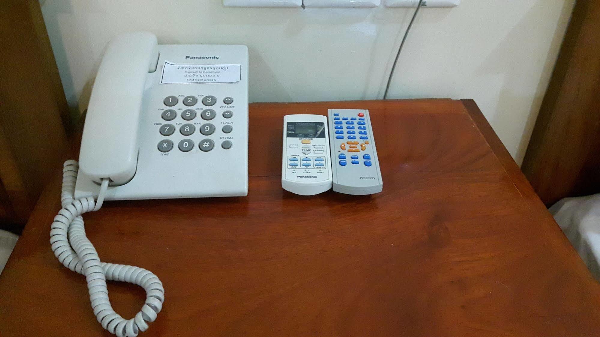 Lux Star Town Hotel بنوم بنه المظهر الخارجي الصورة