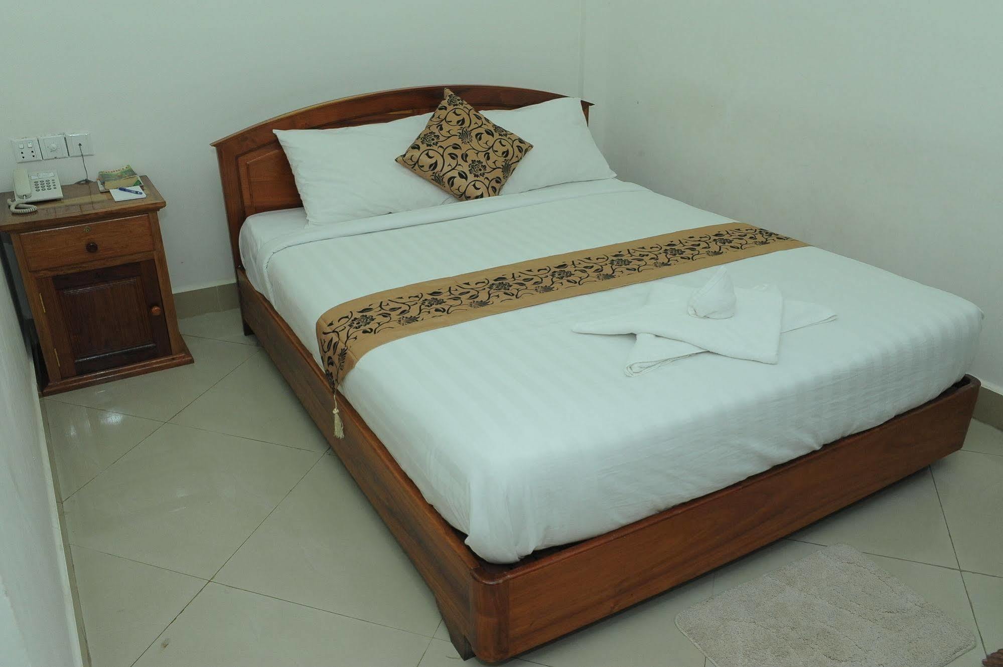 Lux Star Town Hotel بنوم بنه المظهر الخارجي الصورة