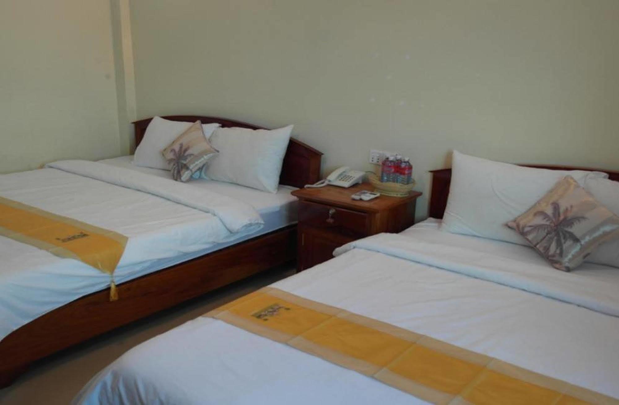 Lux Star Town Hotel بنوم بنه المظهر الخارجي الصورة