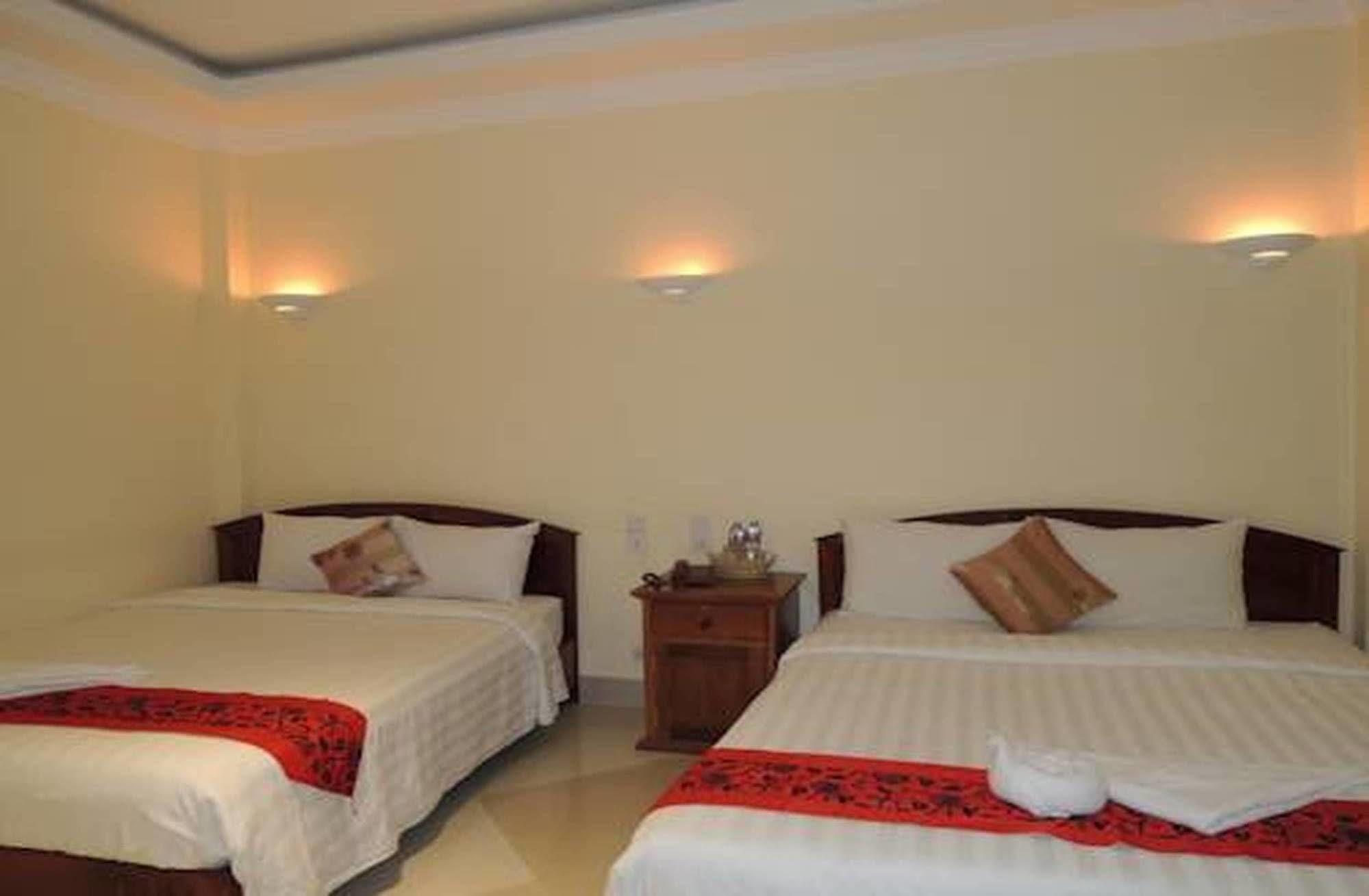 Lux Star Town Hotel بنوم بنه المظهر الخارجي الصورة