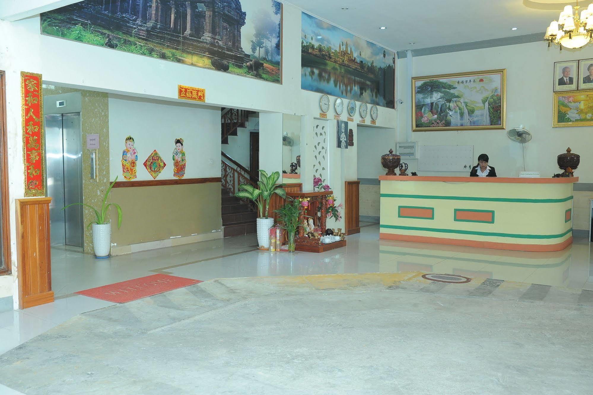 Lux Star Town Hotel بنوم بنه المظهر الخارجي الصورة