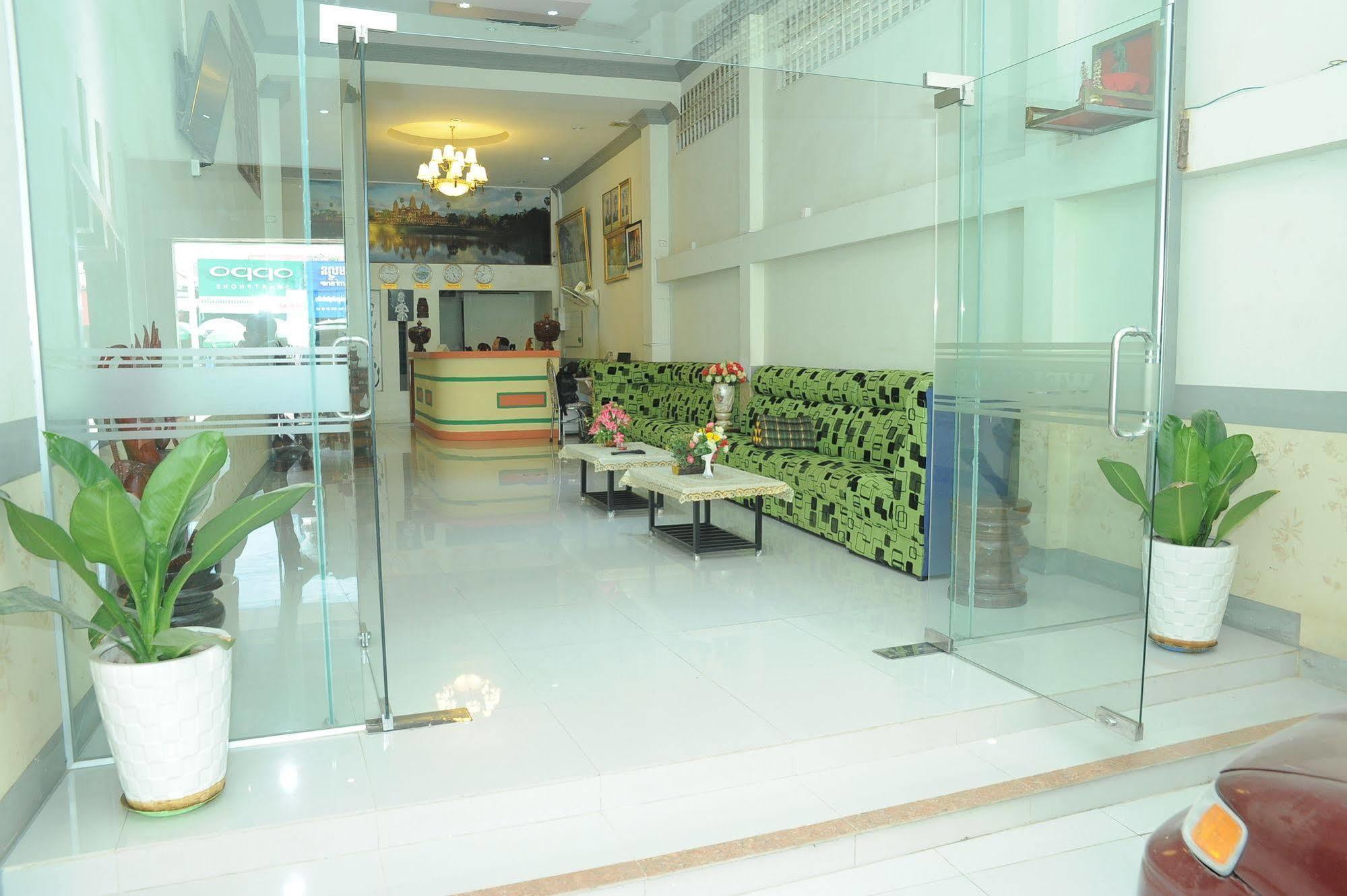 Lux Star Town Hotel بنوم بنه المظهر الخارجي الصورة
