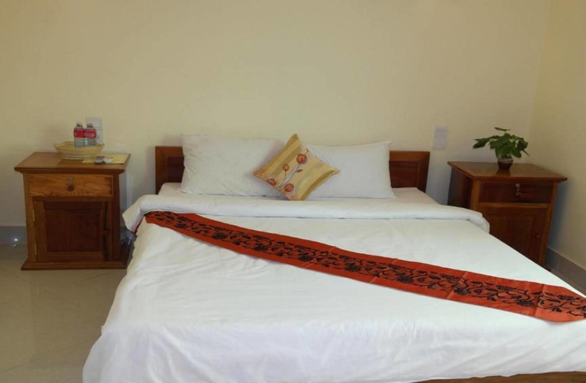 Lux Star Town Hotel بنوم بنه المظهر الخارجي الصورة