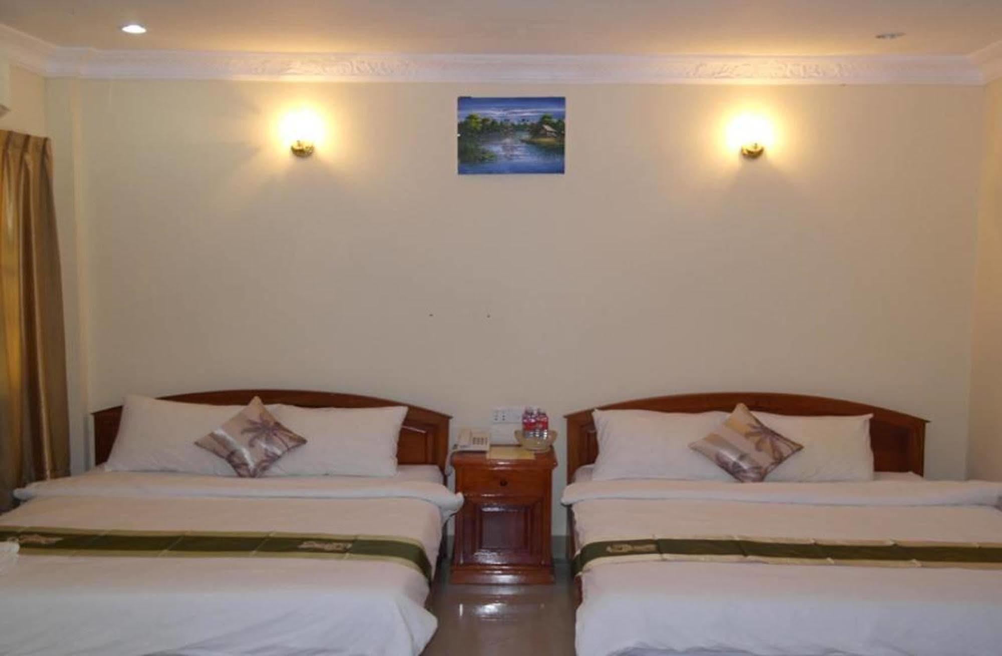 Lux Star Town Hotel بنوم بنه المظهر الخارجي الصورة