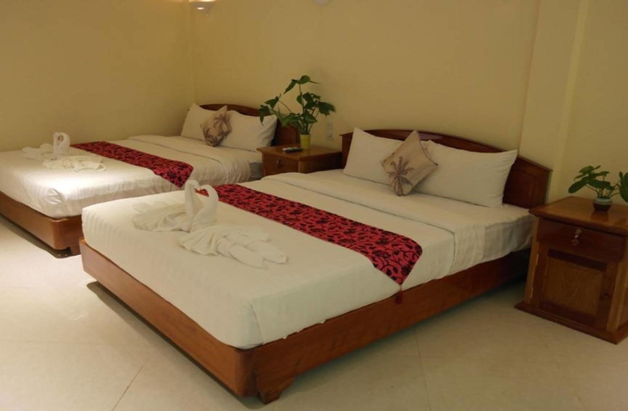 Lux Star Town Hotel بنوم بنه المظهر الخارجي الصورة