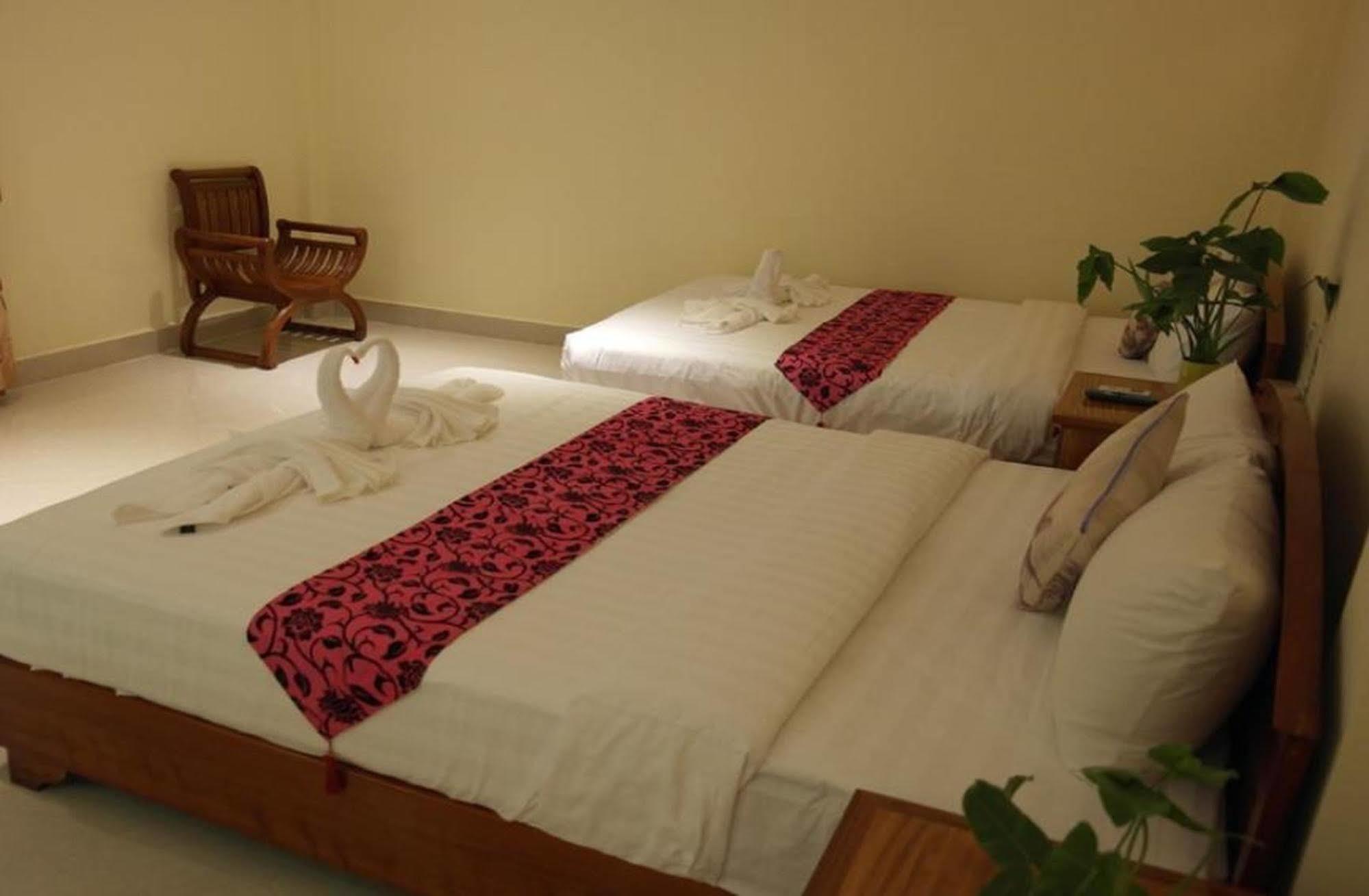 Lux Star Town Hotel بنوم بنه المظهر الخارجي الصورة
