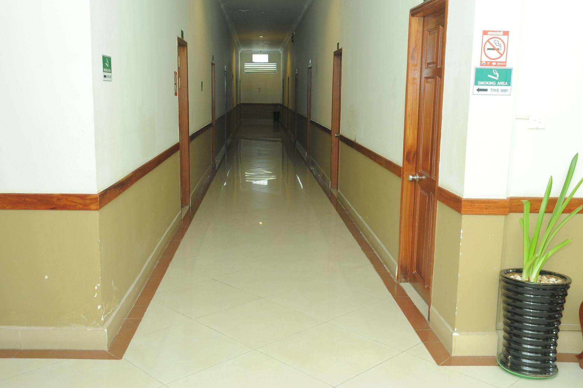 Lux Star Town Hotel بنوم بنه المظهر الخارجي الصورة